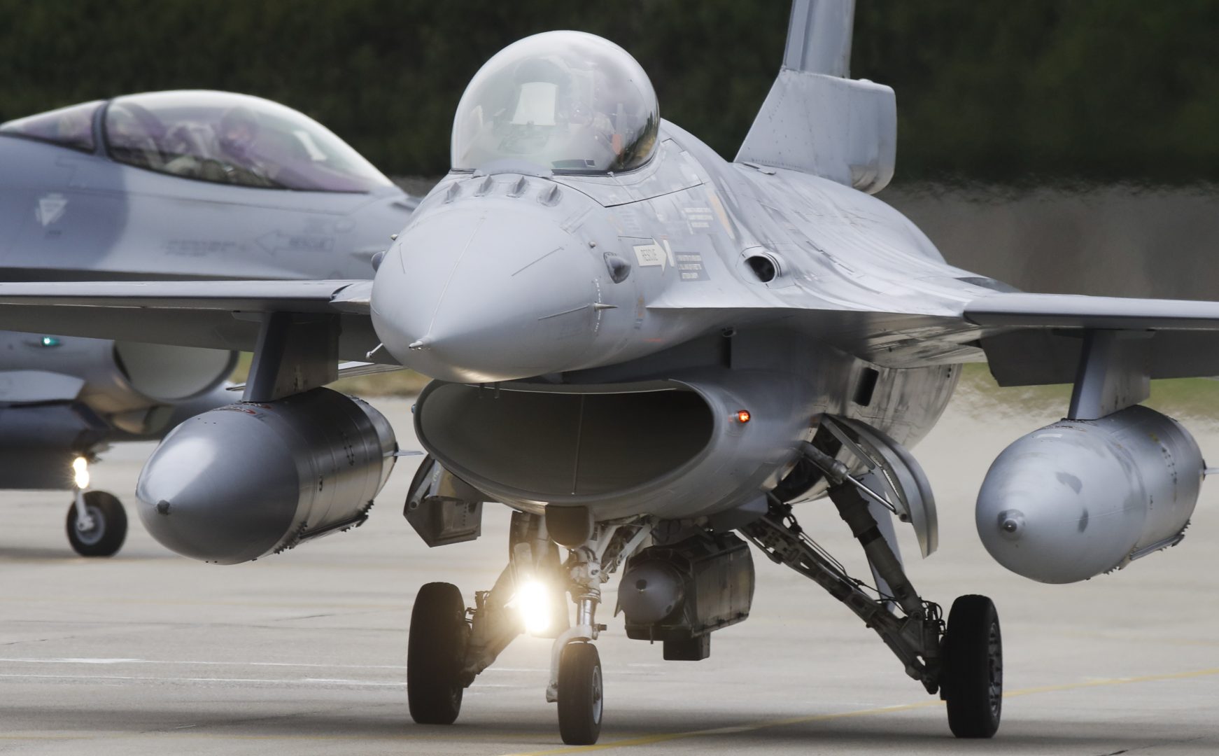 f-16 изтребител