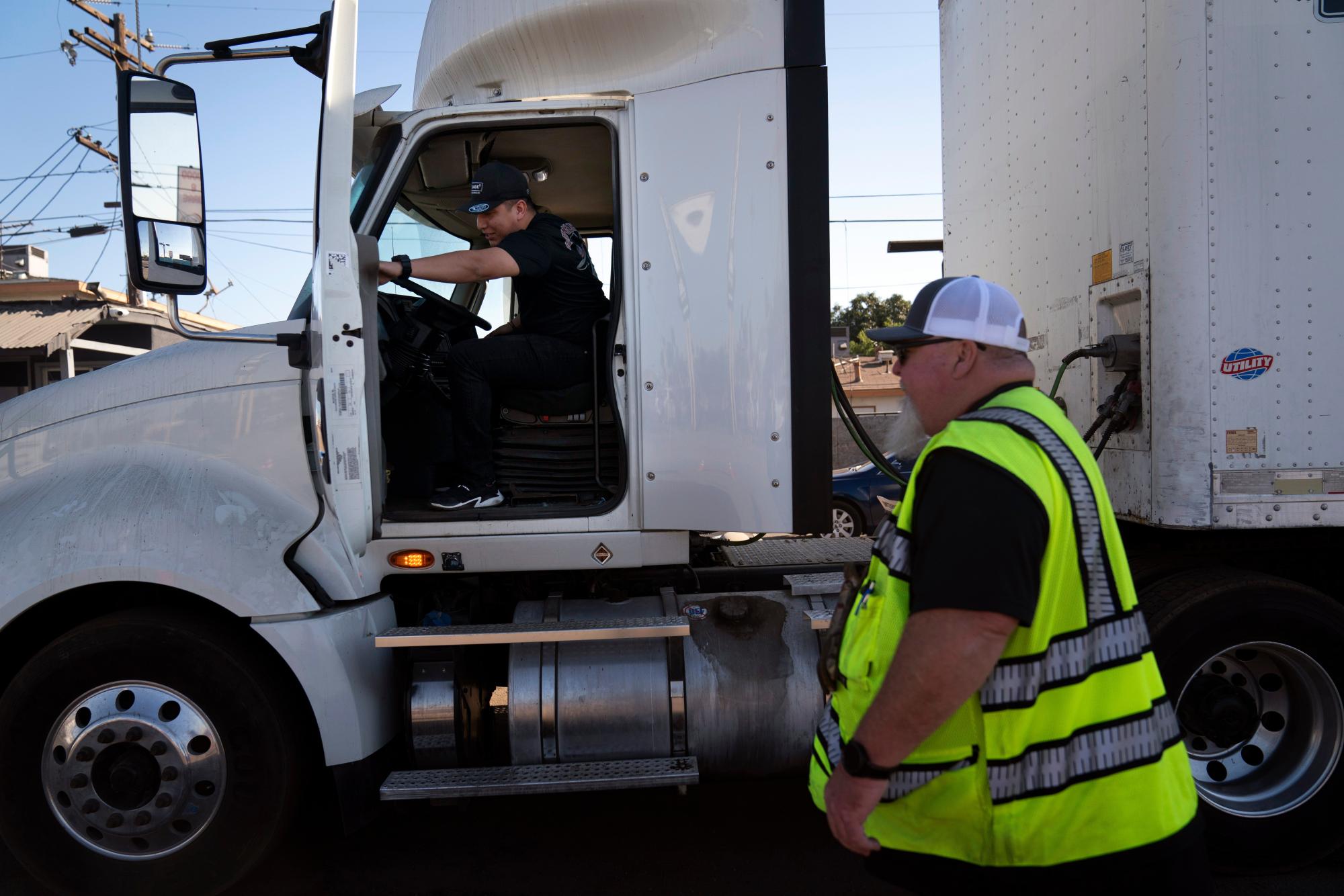 FMCSA „натисна спирачки“ на non domiciled CDL, а съдът натисна „пауза“ на FMCSA