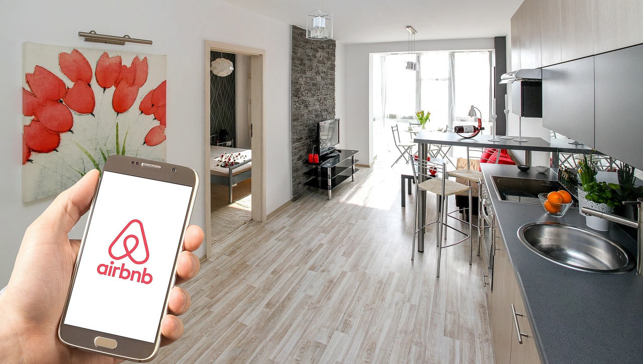 Airbnb въвежда технология против партита за Нова година