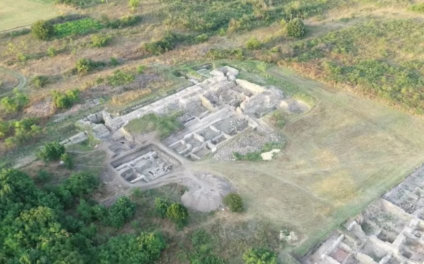 Археология край Дебелт