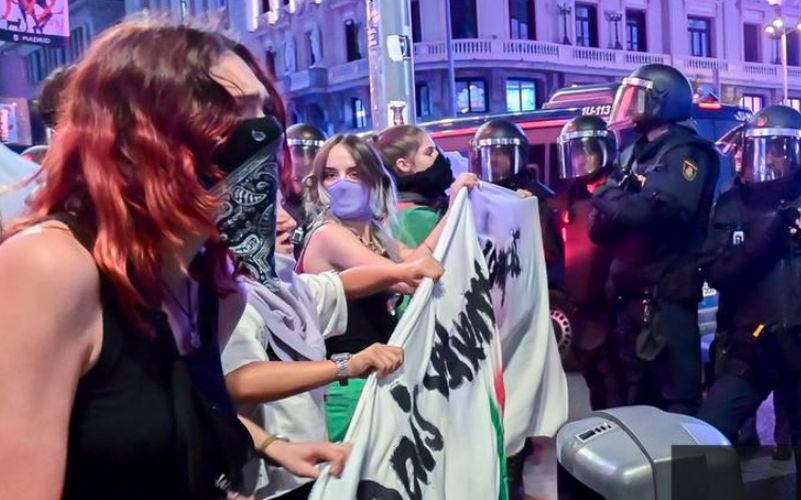 протестиращи в Мадрид, след катастрофа с влак